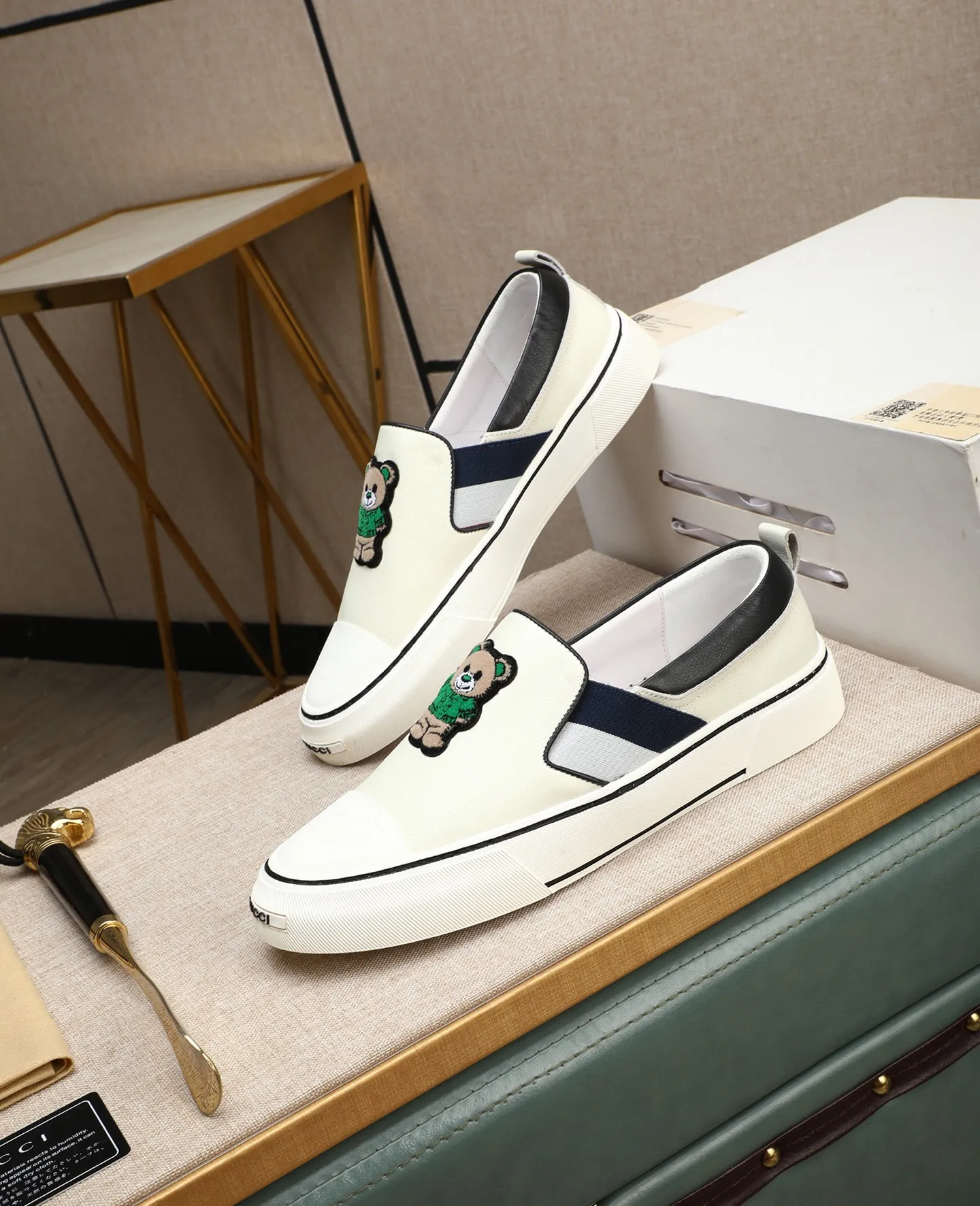 Men's shoes 💰460 GUCCI🔍🔍The latest models are on sale at the same time at the counter. Original calfskin imported from Italy, genuine leather lining, (high-end, extravagant, and classy) with exquisite workmanship. Soles: Original soles specially provided by the original factory. ⚠Exclusive double-layer movable molded soles are super comfortable⚠. Photos of the real thing🎬The real thing is even better🔍🔍"High quality·Follow the order" Code number 38-44